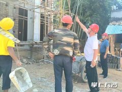 榜样正在前